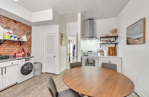 Near Northeast Apartment | Spacious 3-bedroom apartment in peaceful Washington, DC, close to Museums