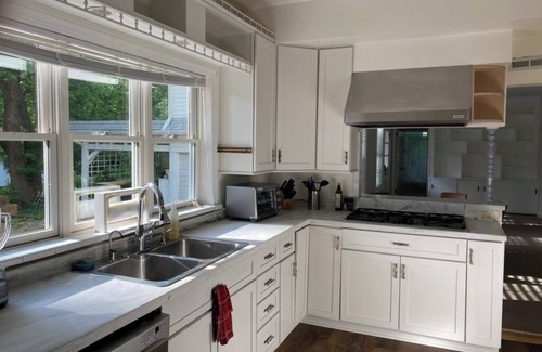Fairfield Apartment | Spacious 3-bedroom apartment in charming Fairfield with AC