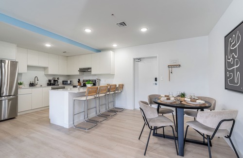 Little Ranches Apartment | Spacious 3-bedroom apartment with AC, fitness room in delightful Hollywood