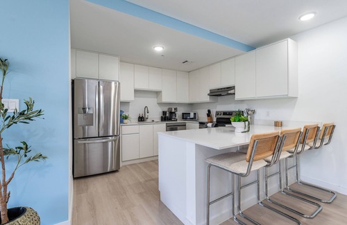 Little Ranches Apartment | Spacious 3-bedroom apartment with AC, fitness room in delightful Hollywood