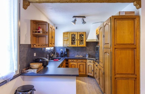 Eaux-Bonnes Apartment | Spacious 3-Bedroom Apartment for 8 – Near Ski Slopes in Gourette, Fully Equipped