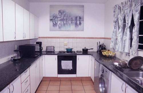 Greater Johannesburg Metropolitan Area Apartment | Spacious 3 Bedroom Apartment at Blandford with a Pool