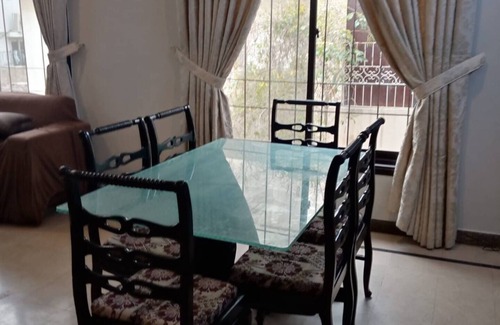 Karachi Apartment | Spacious 3-bedroom apartment with WiFi, AC in charming Karachi