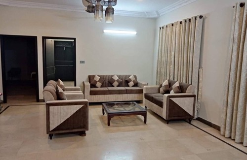 Karachi Apartment | Spacious 3-bedroom apartment with WiFi, AC in charming Karachi