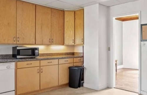 Dimond Apartment | Spacious 3-bedroom apartment with WiFi, AC in charming Oakland
