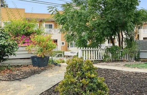 Dimond Apartment | Spacious 3-bedroom apartment with WiFi, AC in charming Oakland
