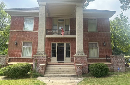 Indianola House | Spacious 3-bedroom estate in charming Indianola with AC, WiFi