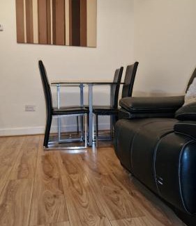 West Thurrock Apartment | Spacious 3 bedroom with garden