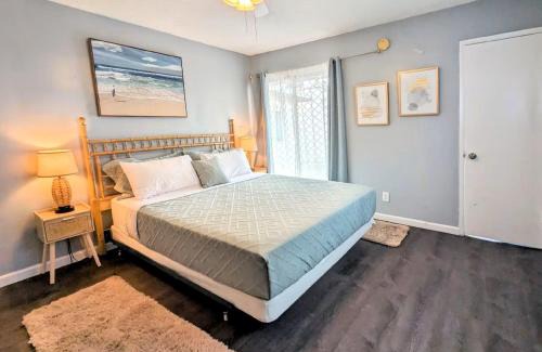 Fairfax District Apartment | Spacious 3 bedroom home by Melrose and 10 minutes to Hollywood Walk of Fame