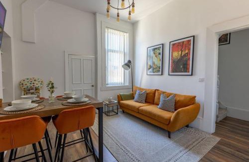 Glasgow House | Spacious 3 Bedroom Home In Glasgow - Free Parking