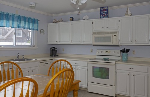 Villas House | Spacious 3 bedroom home just steps from the bay beach and best sunsets!
