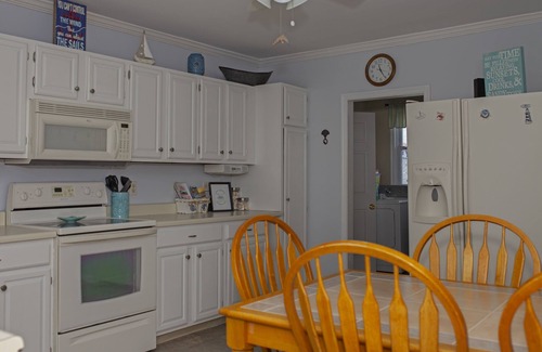 Villas House | Spacious 3 bedroom home just steps from the bay beach and best sunsets!