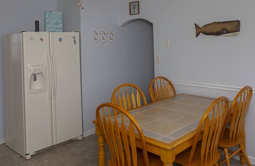 Villas House | Spacious 3 bedroom home just steps from the bay beach and best sunsets!