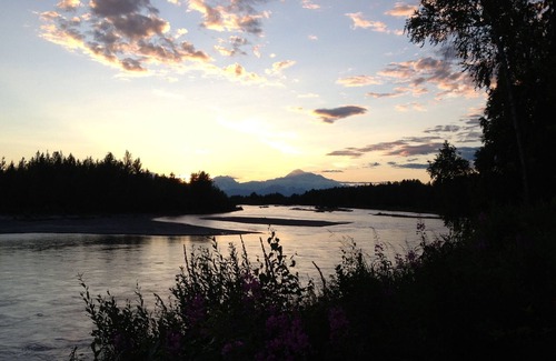 Talkeetna House | Spacious 3-bedroom lodging with river view within walking distance to town.