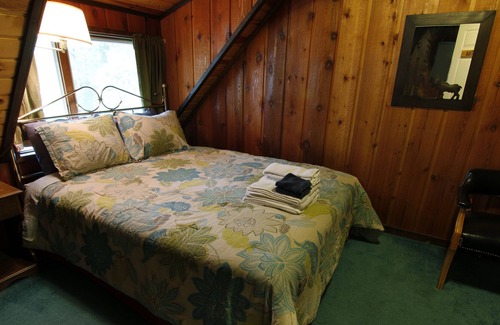Talkeetna House | Spacious 3-bedroom lodging with river view within walking distance to town.