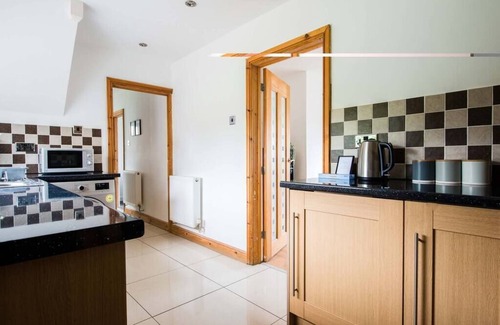 Penarth House | Spacious 3 bedroom Penarth home, garden & parking