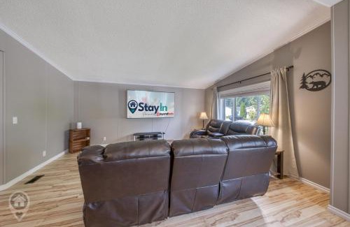 East Kootenay Cabin | Spacious 3-Bedroom Trailer Home in Fernie by StayIn