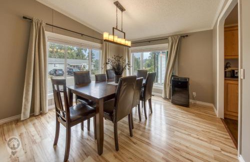 East Kootenay Cabin | Spacious 3-Bedroom Trailer Home in Fernie by StayIn