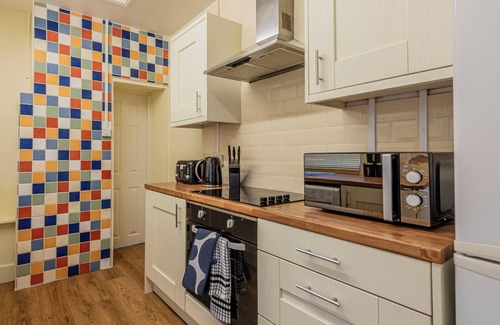 Newcastle-Under-Lyme House | Spacious 3-bedroom house in Newcastle-under-Lyme with WiFi and parking