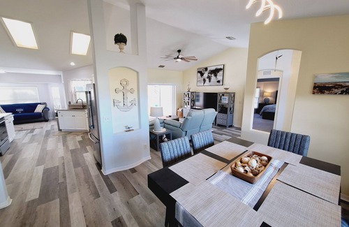 Sebastian Highlands House | Spacious 3Br/2Ba overlooking canal! Waterview Oasis! Heated Pool, Near Beaches!