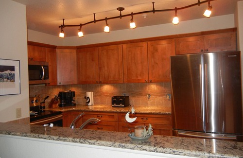 Wildernest Condo | Spacious 3BR/3BA/New Deck&Private Hot Tub - Discounted Weekly Rates!