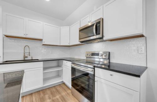 Mexicantown - Southwest Detroit Apartment | Spacious 3BR Detroit Apt Sleeps 7 WiFi