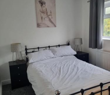 Kennington House | Spacious 3BR Home with Large Garden - Ashford, Kent