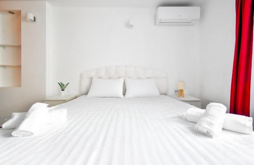 Sofia City Center House | Spacious 3br In The Center - Kitchen Smart Tv's