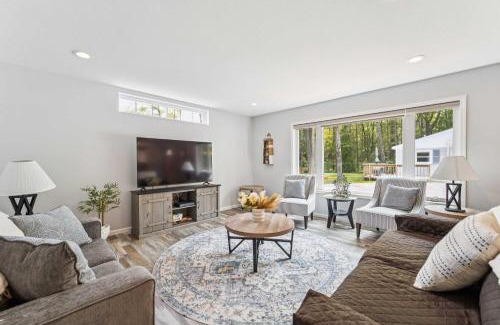 Greenbush Apartment | Spacious 3BR Lakefront Cottage with Stunning Views