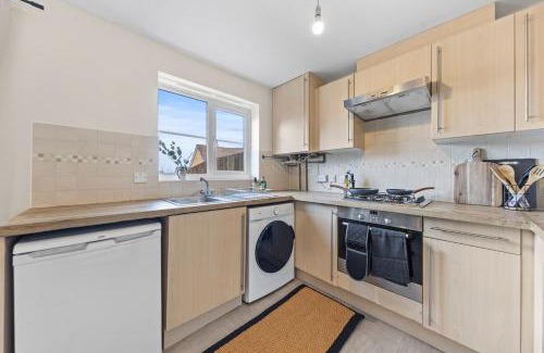 Hamilton House | Spacious 3BR Leicester Home, Sleeps 8, Free Parking, Fast WiFi, Long Stay & Contractors Welcome