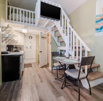 Kingston Apartment | Spacious 3BR, Pool, Near Beach & Attractions