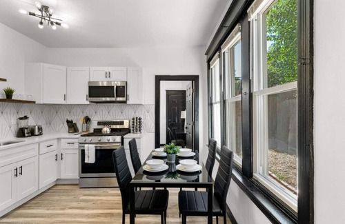 Germantown House | ✨ Spacious 3BR Retreat in Central Philly | Free Parking & Comfort