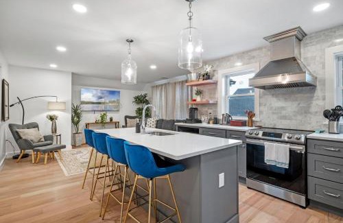 Salem Apartment | Spacious 3BR Salem Getaway, Modern & Walkable