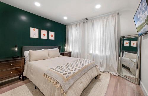 Salem Apartment | Spacious 3BR Salem Getaway, Modern & Walkable