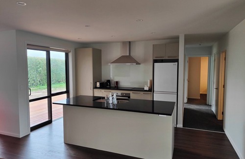 Kaikoura House | Spacious 3BR with Decks, BBQ, Mountain Views, and Family-Friendly Vibes