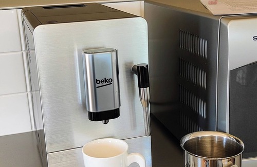 Kaikoura House | Spacious 3BR with Decks, BBQ, Mountain Views, and Family-Friendly Vibes