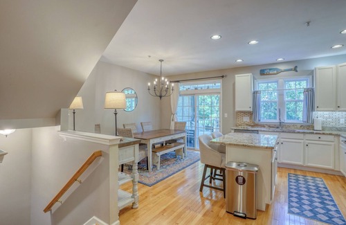 Long Neck House | Spacious 4-bed 3.5-bath Townhome in Long Neck with AC, Swimming Pool & Game Room