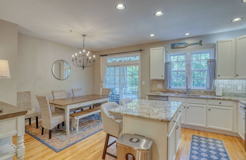 Long Neck House | Spacious 4-bed 3.5-bath Townhome in Long Neck with AC, Swimming Pool & Game Room