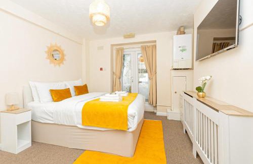 Munster Apartment | Spacious 4-Bed Fulham Stay Walk to River Thames