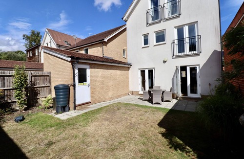 Bracknell Ski Chalet | Spacious 4-Bed Home in Bracknell