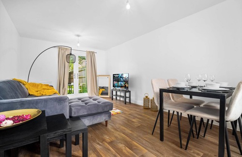 Welford House | Spacious 4-Bed House in Leicester/Free parking