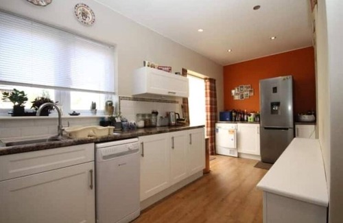 Welling House | Spacious 4-Bed House in Welling - Free parking