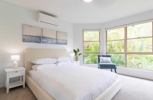 Shelly Beach House | Spacious 4-Bed House Metres from Beach