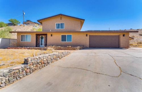 Bullhead City House | Spacious 4-bedroom house in fabulous Bullhead City with AC