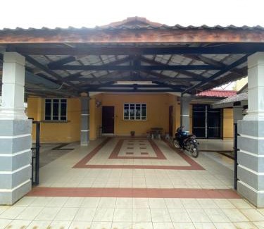 Chukai House | Spacious 4 Bedroom 3 bathroom (Coway & Wifi)