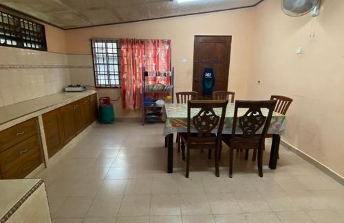 Chukai House | Spacious 4 Bedroom 3 bathroom (Coway & Wifi)