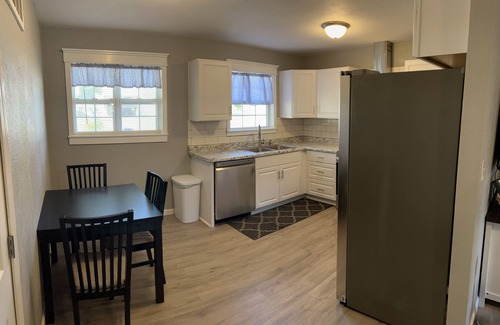 Van Buren Cottage | Spacious 4 bedroom cottage near Current River