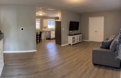 Van Buren Cottage | Spacious 4 bedroom cottage near Current River