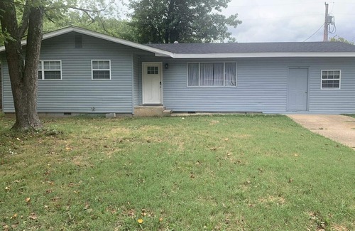 Van Buren Cottage | Spacious 4 bedroom cottage near Current River