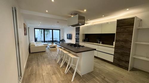 Whitnash House | Spacious 4 Bedroom House